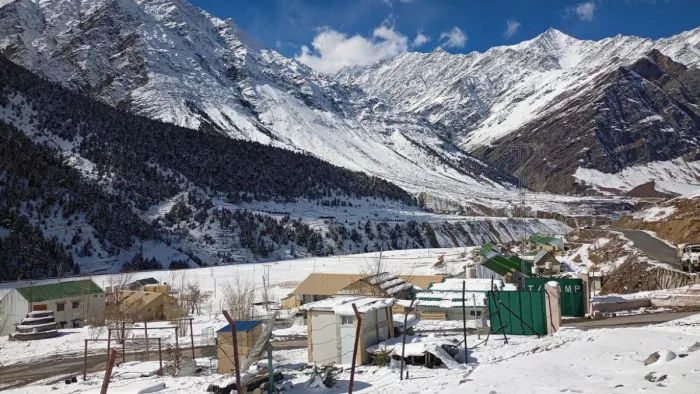 रोहतांग दर्रे ने ओढ़ी बर्फ की सफेद चादर (फाइल फोटो)
