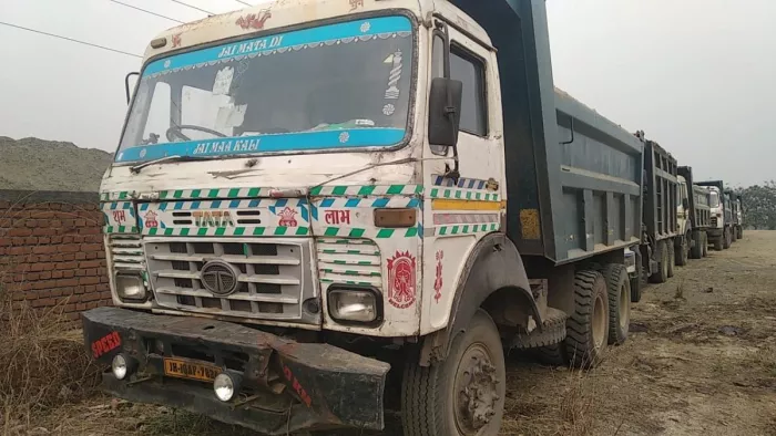 बालू माफियाओं के खिलाफ पुलिस का बड़ा एक्शन, 8 हाइवा-2 JCB के साथ 14 लोग गिरफ्तार (फोटो- जागरण)