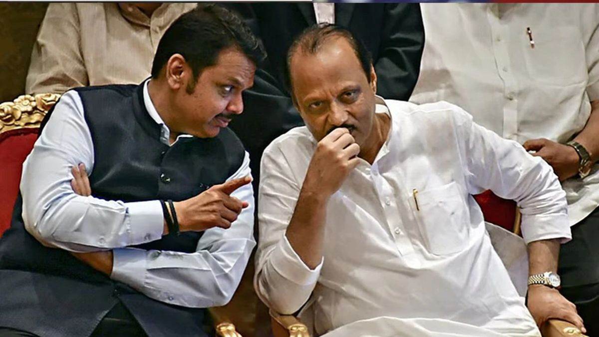 https://www.jagranimages.com/images/newimg/14042025/14_04_2025-ajit_pawar_fadnavi_23918787.jpg