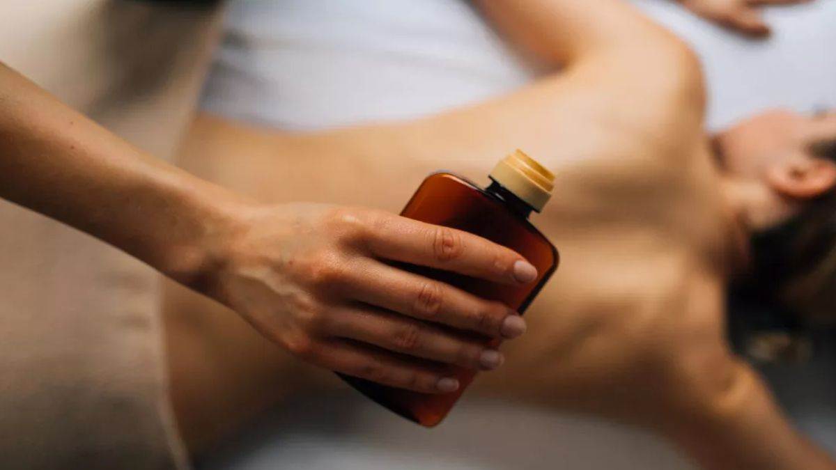 https://www.jagranimages.com/images/newimg/14042025/14_04_2025-body_massage_23918237_111857502.jpg