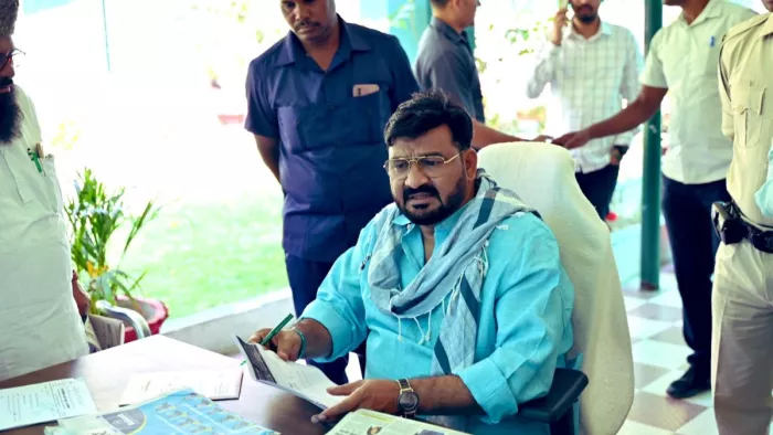 झारखंड के मंत्री हफीजुल हसन ने दिया विवादित बयान। (फोटो एक्स)