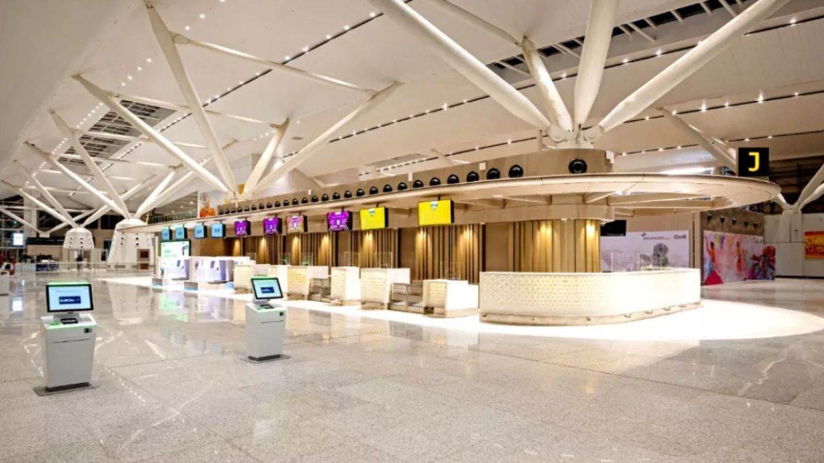 https://www.jagranimages.com/images/newimg/14042025/14_04_2025-igi_airport__23918222.jpg