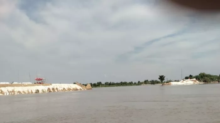 इस्माइलपुर में विभाग की लापरवाही से ध्वस्त हुआ था तटबंध