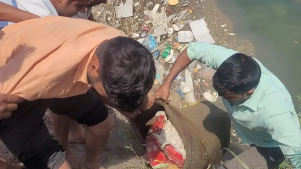 यूपी में एक और सनसनीखेज वारदात, भाभी की हत्या कर बोरे में भरकर नहर में फेंका शव; देवर फरार