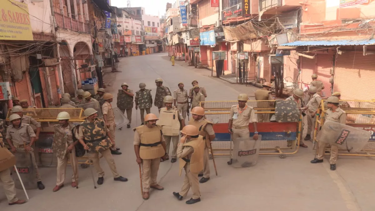 Gyanvapi Masjid Varanasi : ज्ञानवापी मामले में शनिवार की सुबह से ही परिसर में गहमागहमी रही।