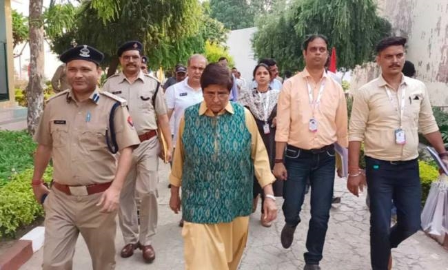 किरण बेदी ने रोशनाबाद जेल के कैदियों की शिक्षा का लिया जिम्मा