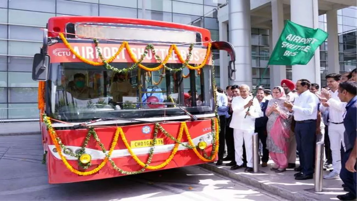 Chandigarh: एयरपोर्ट शटल बस सर्विस में नई सुविधा शुरू, यात्रियों को अब नहीं होगी सामान की चिंता