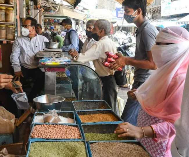 पिछले कुछ महीनों से शहर से अधिक महंगाई गांवों में है...