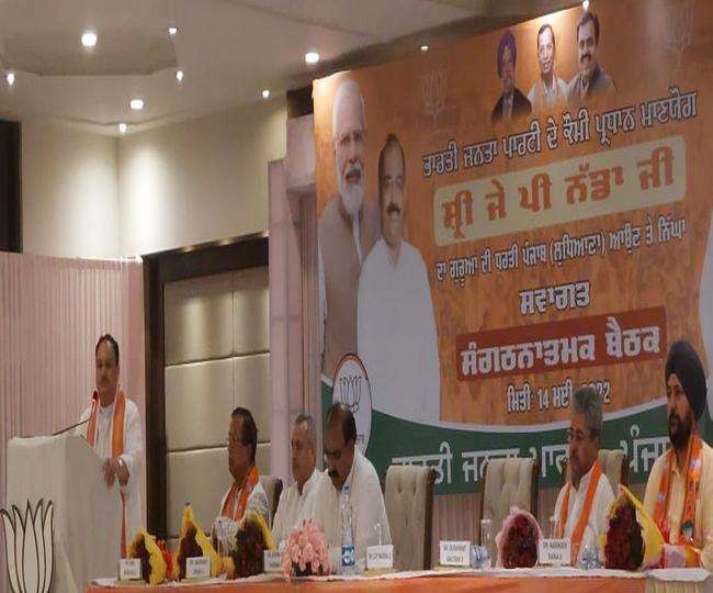 महाराजा रिजेंसी में पार्टी पधाधिकारियों को संबोधित करते भाजपा के राष्ट्रीय अध्यक्ष जेपी नड्डा। (जागरण)