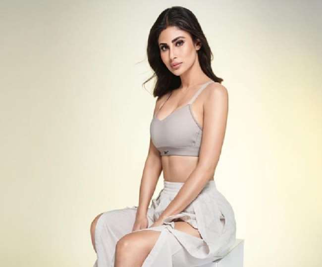 https://www.jagranimages.com/images/newimg/14052022/14_05_2022-mouni_22711735.jpg