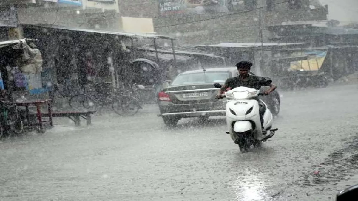 Today Weather in Muzaffarpur: तेज हवा व बारिश के साथ दिन की शुरुआत, पूरा  दिन ऐसा ही रहने वाला है क्या? - Today Weather in Muzaffarpur: Morning  started with thunderstorm and rain