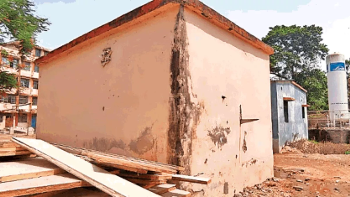 Bihar News: JLNMCH भागलपुर के शवगृह में लगी एसी की चोरी से लाशों से आ रही बदबू, मरीज परेशान