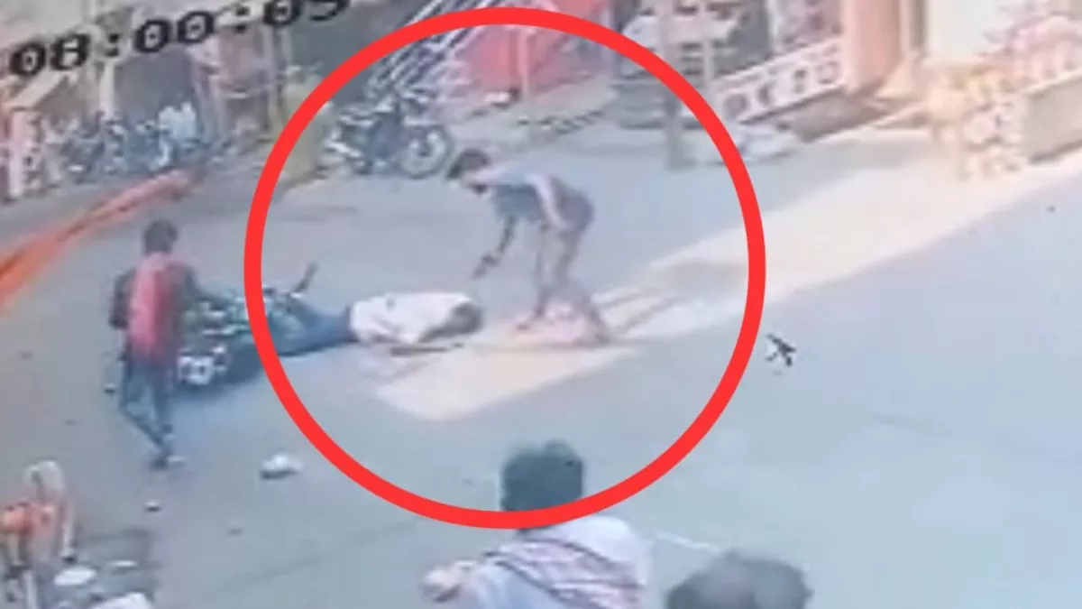 Bihar Crime: भोजपुर में सरे बाजार मुखिया पति की गोली मार कर हत्या, CCTV फुटेज में दिखे हथियारबंद बदमाश