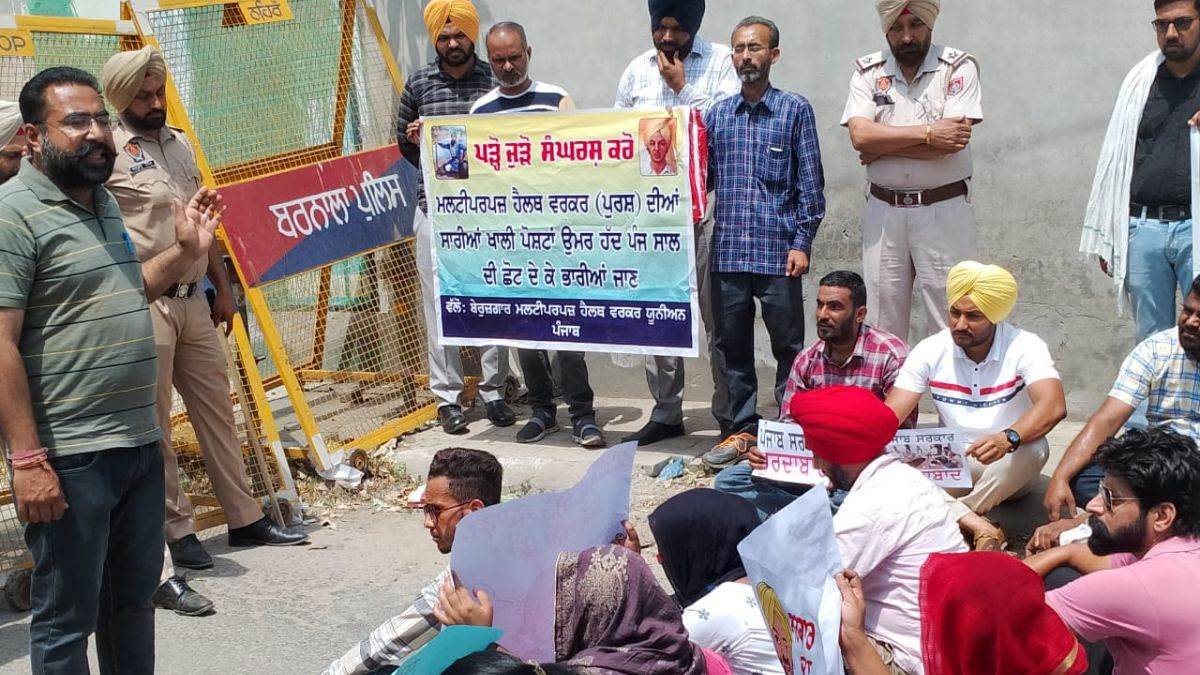 https://www.jagranimages.com/images/newimg/14052023/14_05_2023-protest_23412193.jpg
