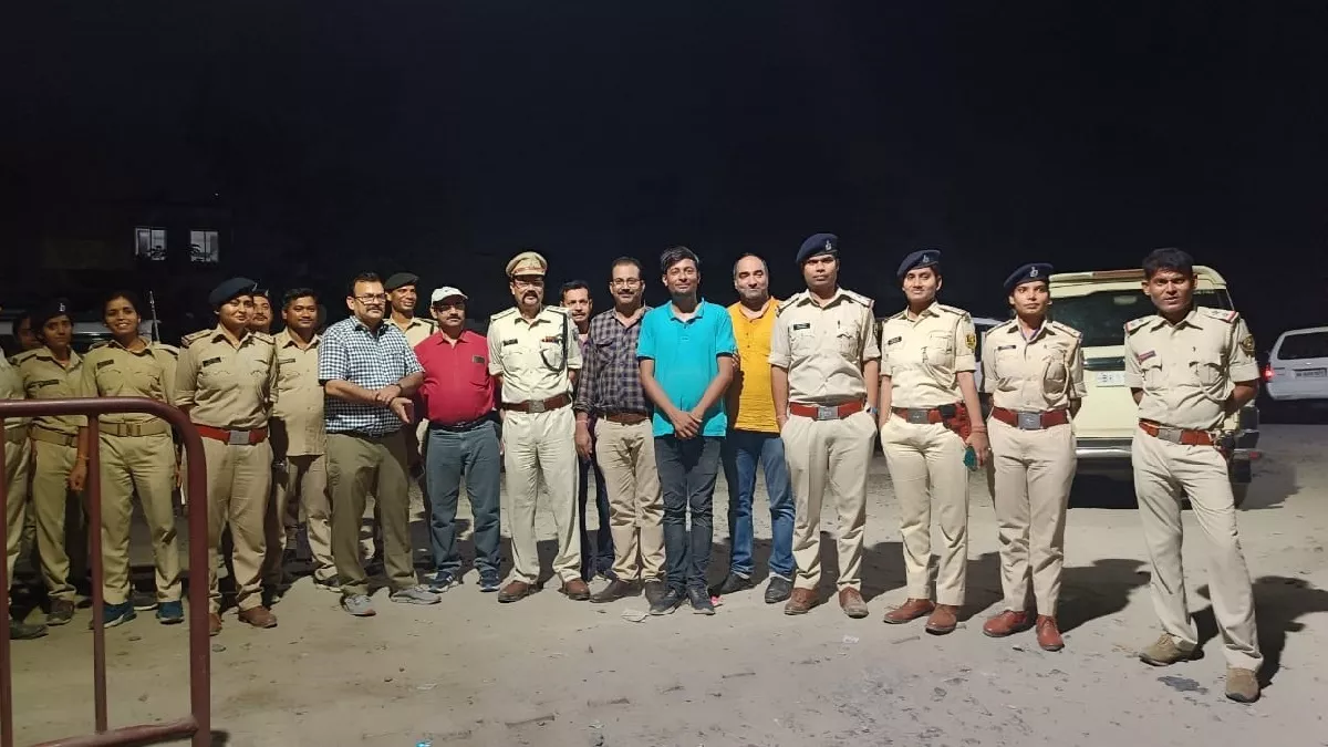 Purnea: रेडलाइट एरिया में छापेमारी, दो नाबालिग समेत सात महिलाएं-लड़कियां बरामद; कई परिवार घर बंद कर भागे