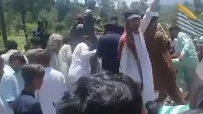 Jammu Kashmir: आटा और बिजली सहित इन मांगों को लेकर गुलाम जम्मू-कश्मीर में नहीं सुधरे हालात
