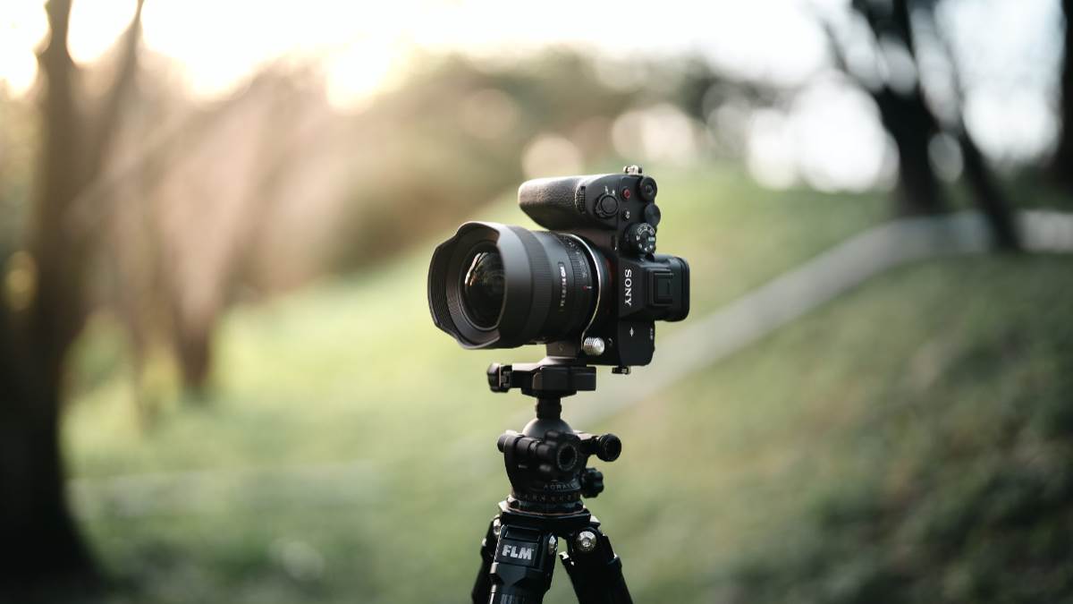 फोटोग्राफर्स भी रह गए हैरान जब महंगे-महंगे Best DSLR Cameras की कीमत हुई 50 हज़ार से भी कम! मिलेंगे एकदम नए फीचर
