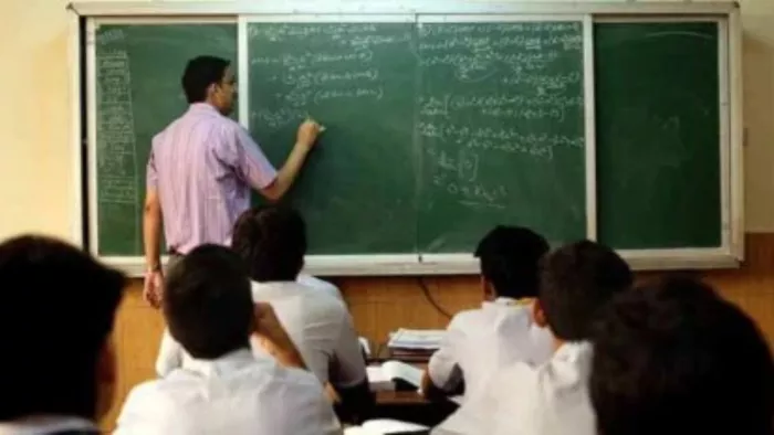 निगम के पार्षद बन गए 'गुरुजी', लोगों ने की इस्तीफा लेकर चुनाव की मांग (प्रतीकात्मक तस्वीर)