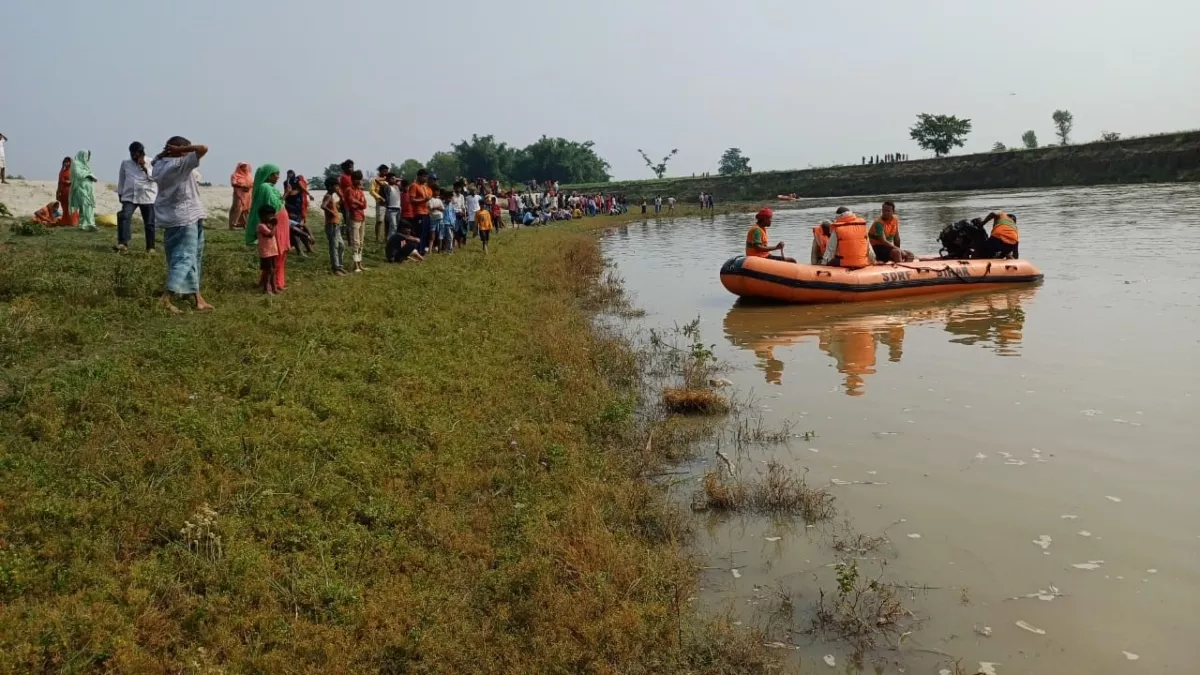 Bihar News: सिकरहना नदी में बड़ा हादसा! नहाने आए 8 बच्चे डूबे, 2 की मौत और एक का शव लापता