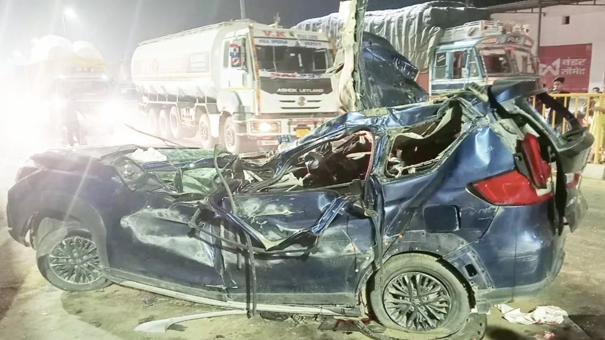 Hapur Road Accident: खौफनाक मंजर, बिखरी पड़ी लाशें... कार में फंसकर तड़पता रहा सचिन, समय पर नहीं पहुंचता अस्पताल तो चली जाती जान