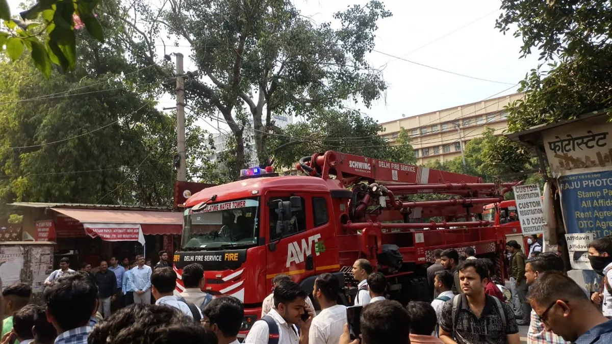 Delhi Fire News: ITO में सीआर बिल्डिंग में लगी आग, सात लोगों को किया रेस्क्यू; दमकल की 21 गाड़ियां बुझाने में जुटीं