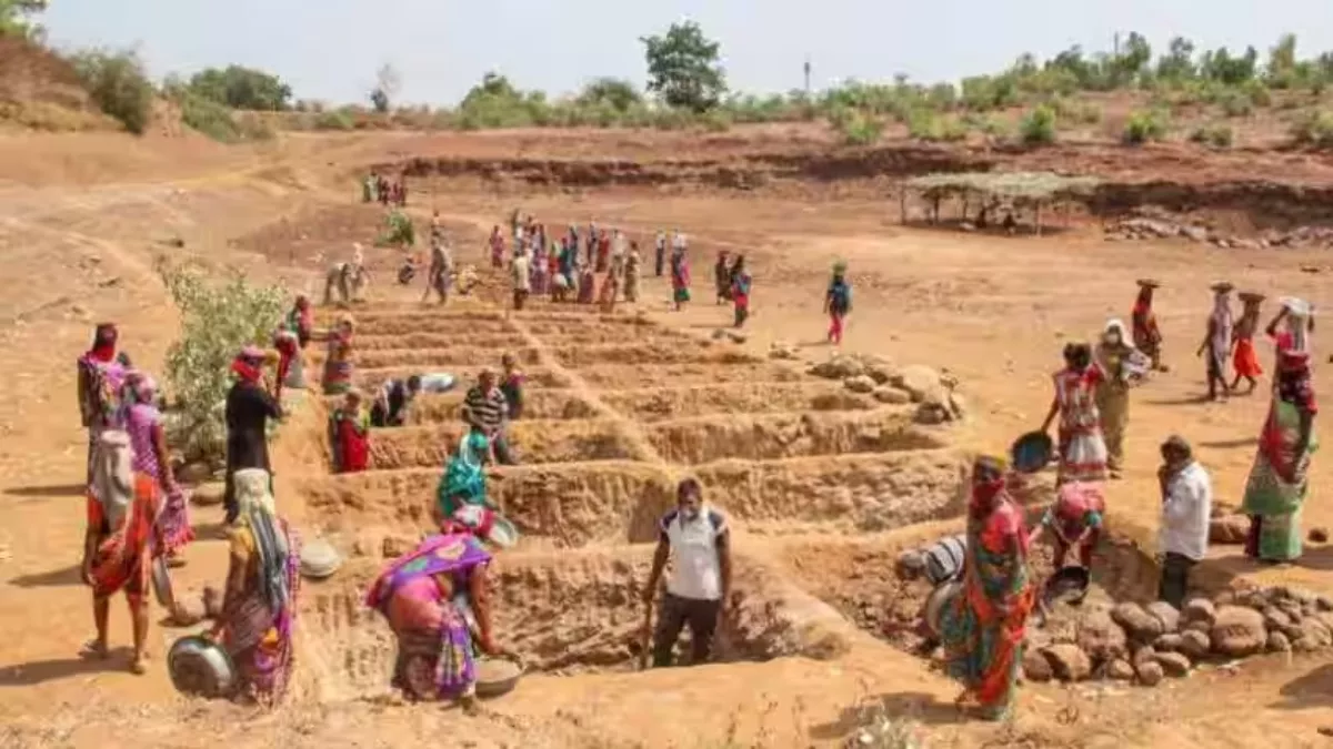 MGNREGA Scheme: लक्ष्य से भटकी मनरेगा, रोजगार के लिए भटक रहे मजदूर