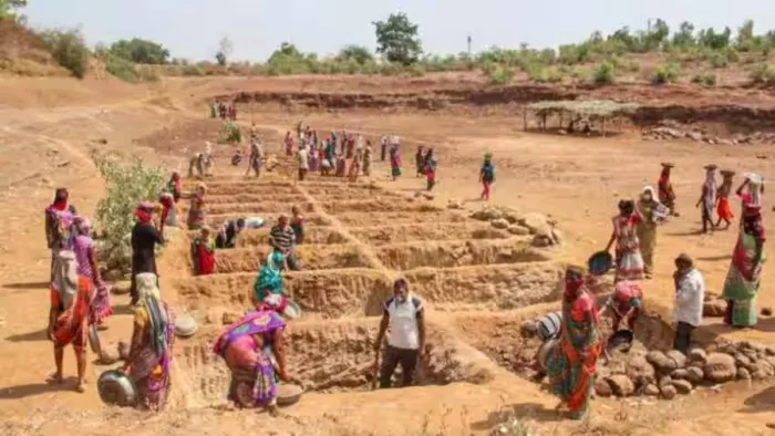 लक्ष्य से भटकी मनरेगा, रोजगार के लिए भटक रहे मजदूर