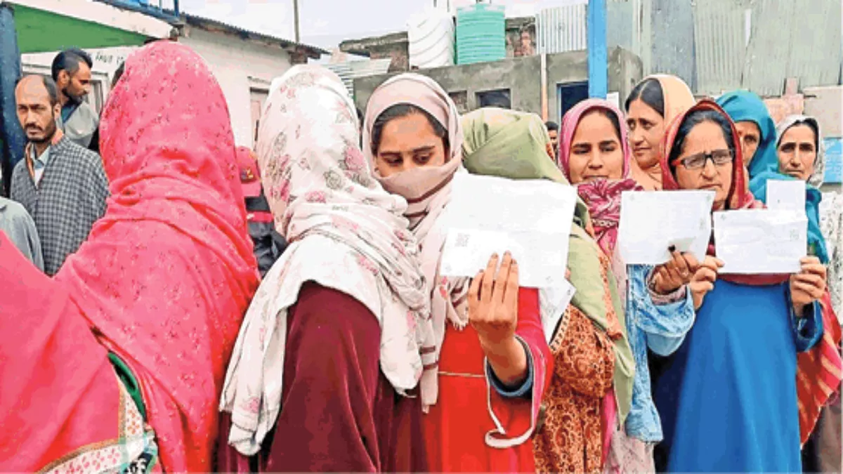 Srinagar Loksabha Election 2024: 'हमने देखी तबाही अब बच्चे देखेंगे बहार', महिलाओं ने EVM पर चुनी भविष्य की नींव
