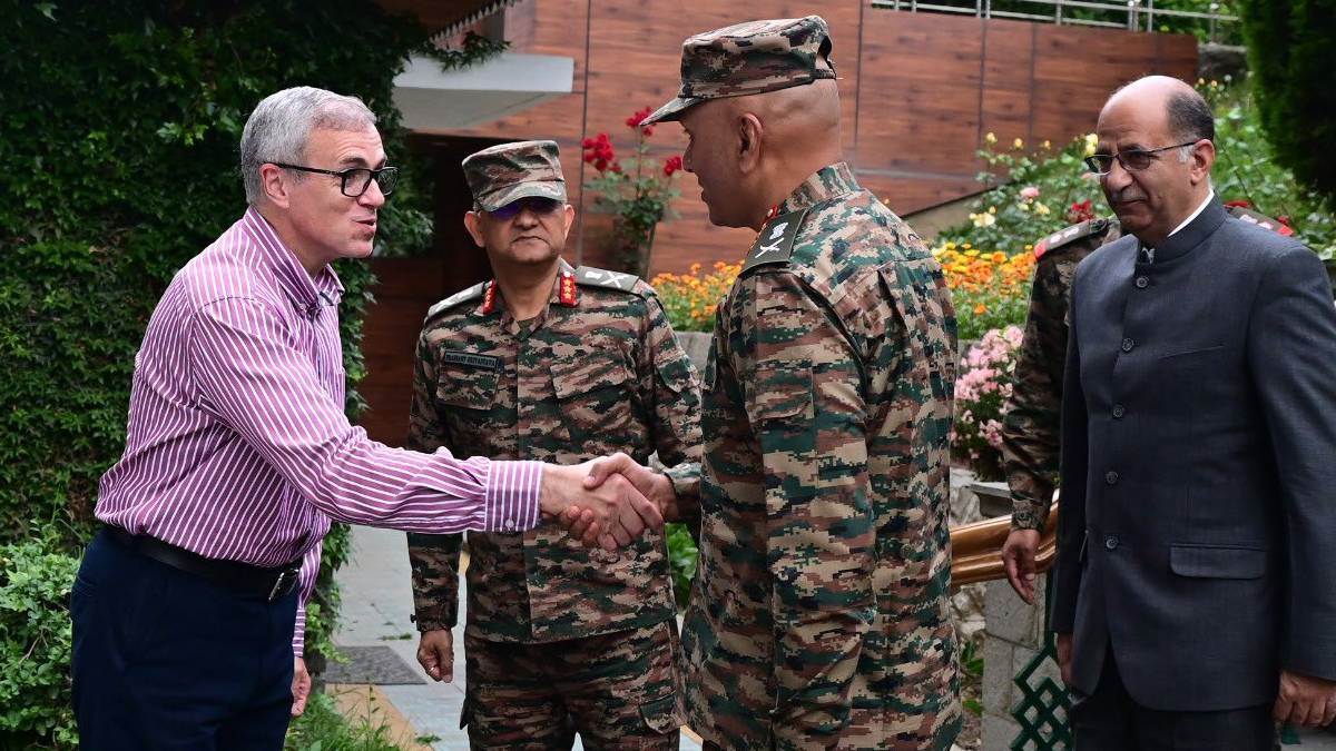 https://www.jagranimages.com/images/newimg/14052025/14_05_2025-army_commonder_omar_abdullah_23937781.jpg