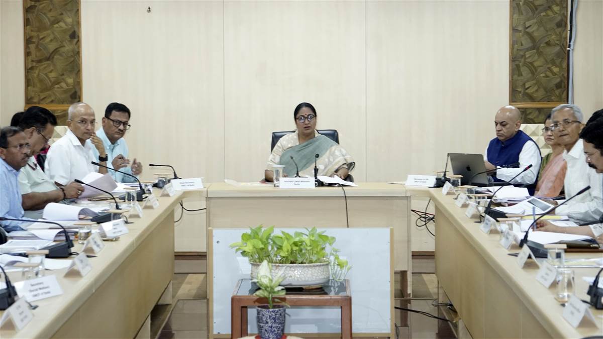 ncr cm rekha gupta big move complaint boxes in every office