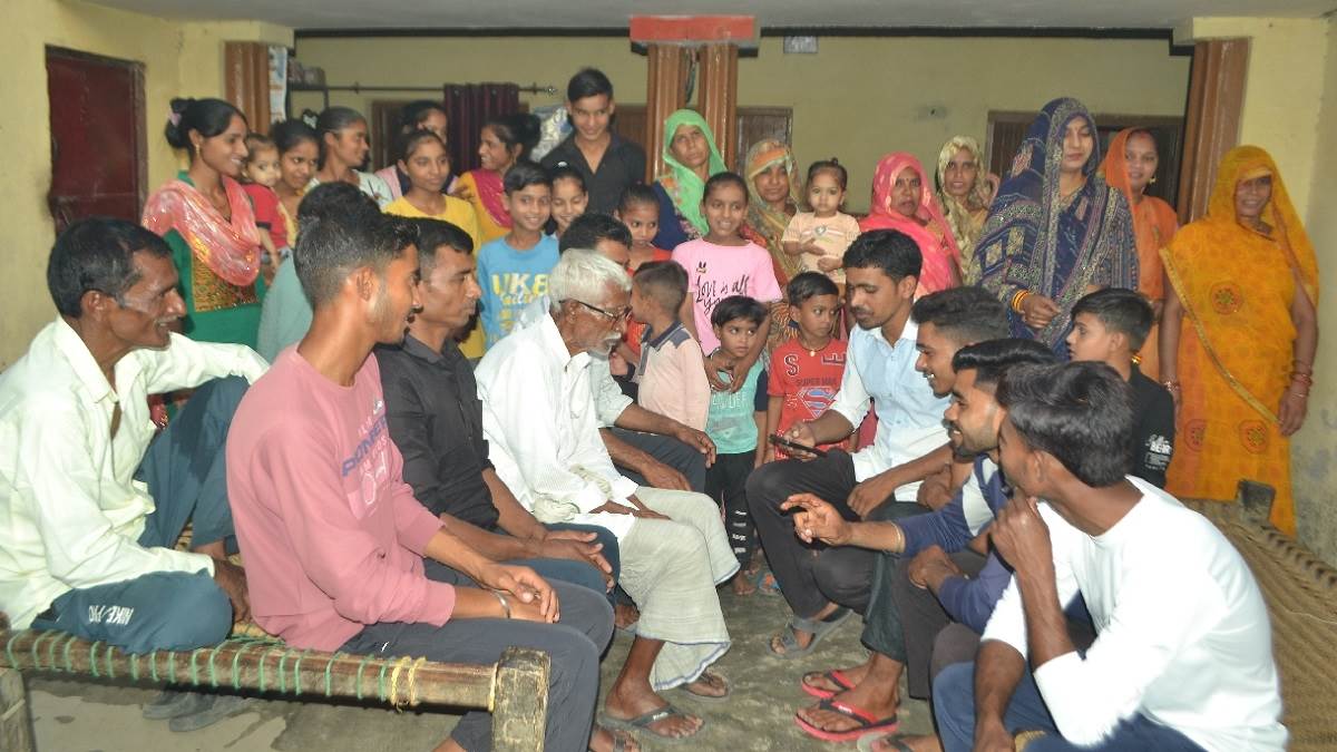 https://www.jagranimages.com/images/newimg/14052025/14_05_2025-shahjahanpur_family_23937769.jpg