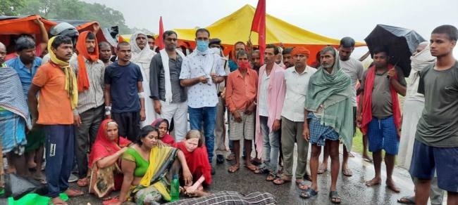 सड़क हादसों में दो लोगों की मौत, रोड जाम कर हंगामा