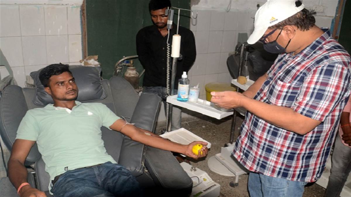 World Blood Donor Day 2022 रक्त की एक यूनिट बचाती तीन तरह के रोगियों