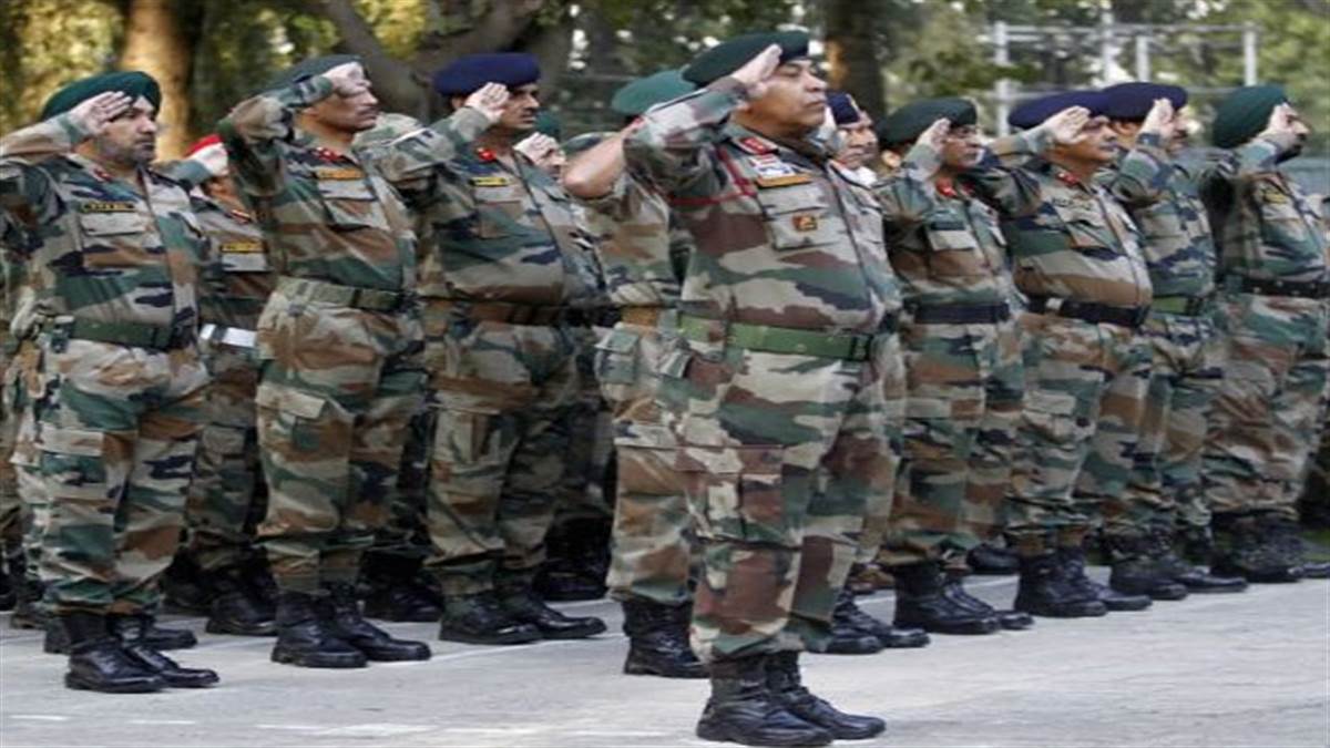 अग्निपथ भर्ती योजना के तहत सैनिकों को सिर्फ चार साल के लिए भर्ती किया जाएगा
