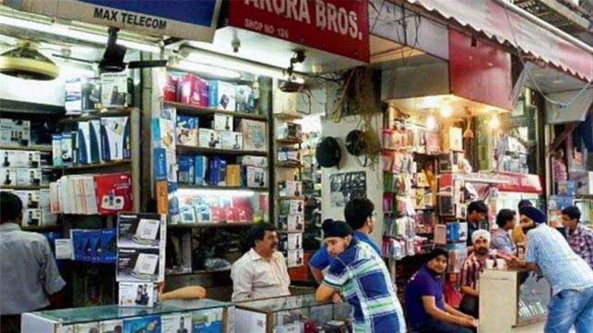 Ghaffar Market News: दिल्ली की एक मार्केट ऐसी भी जहां 5000 रुपये में मिलता है स्मार्ट फोन