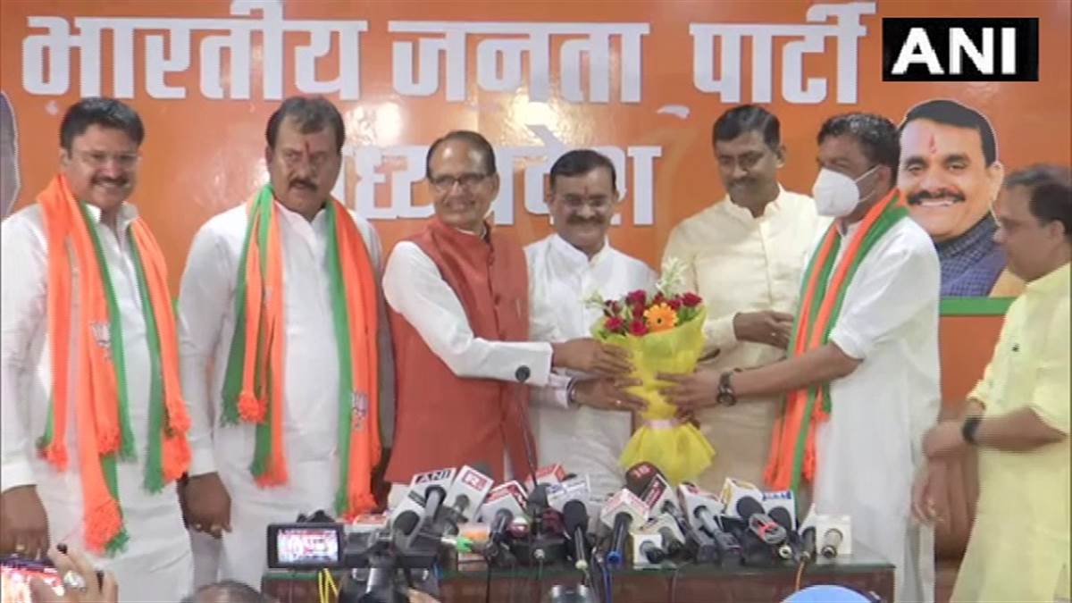 मध्य प्रदेश में सपा, बसपा और निर्दलीय विधायक भाजपा में शामिल (फोटो- एएनआइ)