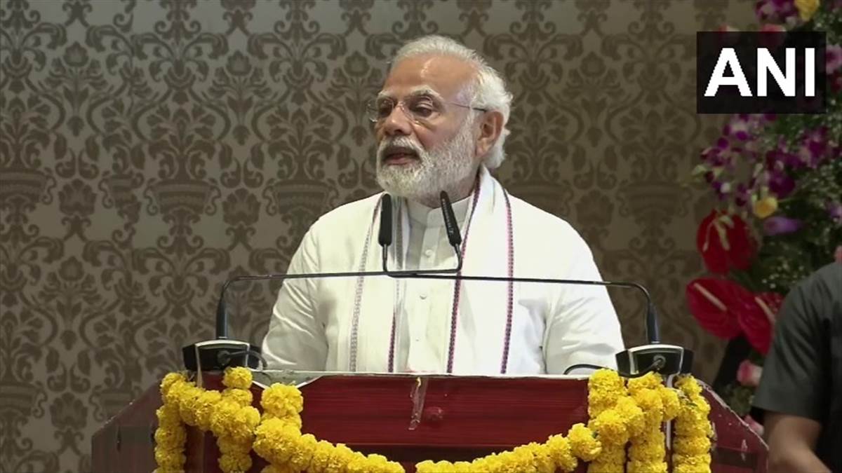 राजभवन में जल भूषण भवन और क्रांतिकारियों की गैलरी के उद्घाटन के अवसर पर पीएम मोदी