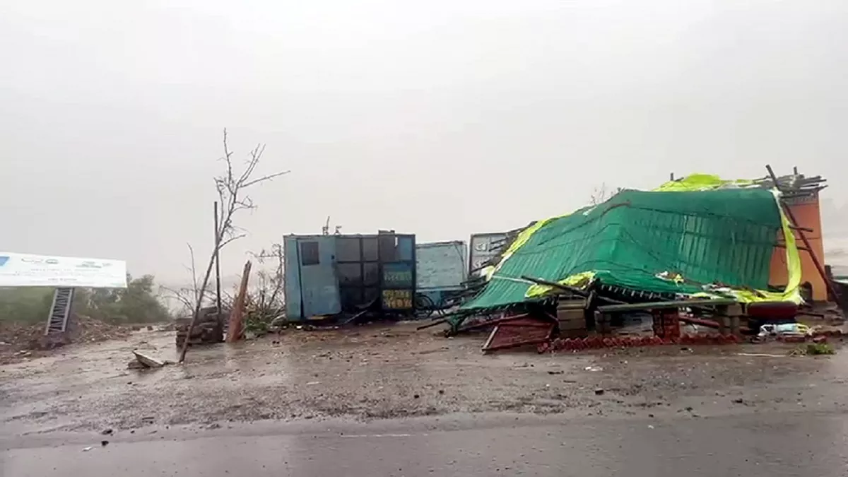 Cyclone Biparjoy Live: राजस्थान के कई जिलों में तेज बारिश, गुजरात में भी वर्षा का अलर्ट
