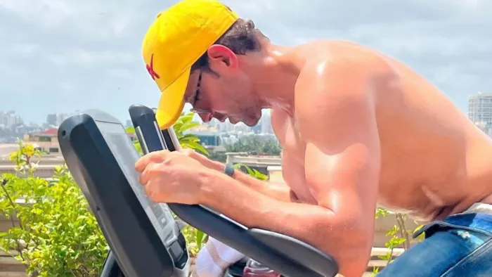 Hrithik Roshan Intense Workout in Hot Weather Show His Muscular Body See Photos/Instagram