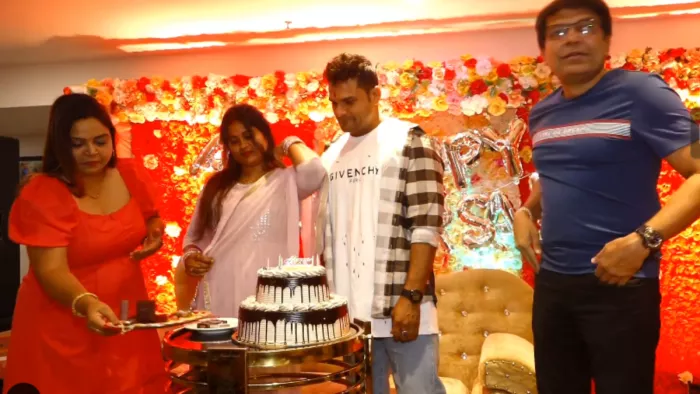 Photo Credit: khesari Lal Yadav Instagram Photo Screenshot