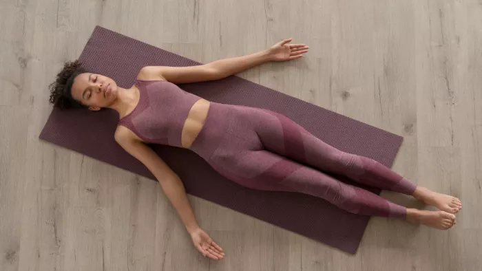 International Yoga Day 2023: शवासन करने से सेहत को होने वाले फायदे