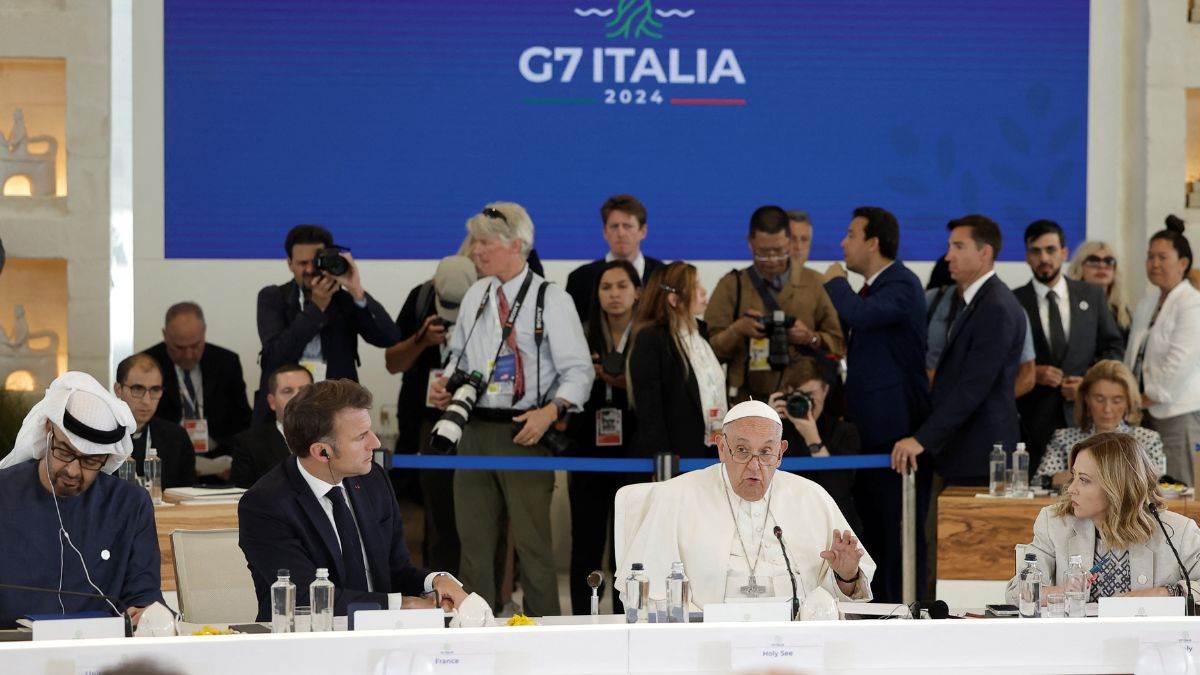 https://www.jagranimages.com/images/newimg/14062024/14_06_2024-pope_francis_23738954_191224454.jpg