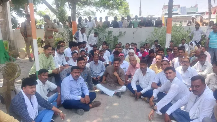 सांसद बनते ही एक्टिव हुए राकेश राठौर, खाकी के खिलाफ खोला मोर्चा; ASP को करनी पड़ी दखल- ये है माजरा