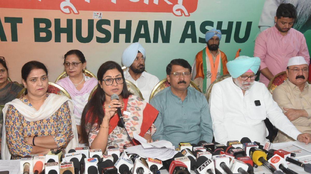 https://www.jagranimages.com/images/newimg/14062025/14_06_2025-alka_lamba_23964288.jpg