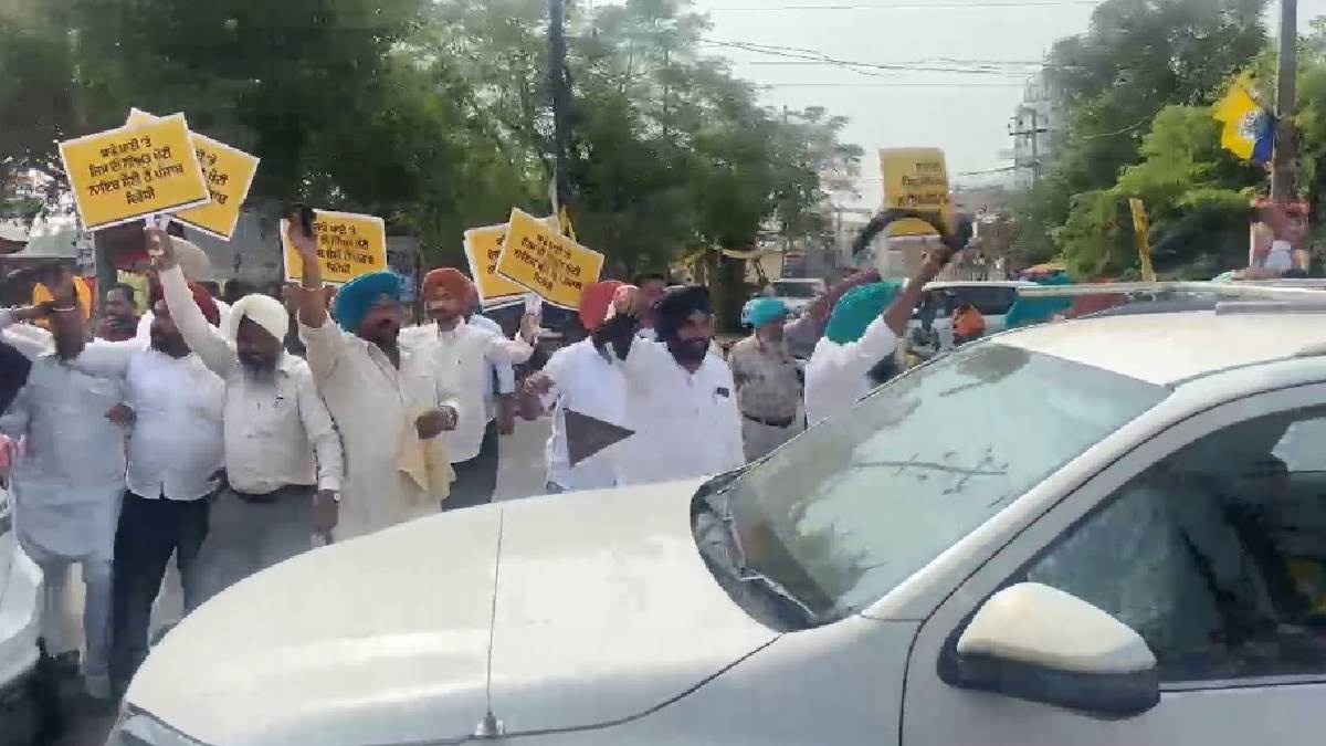 https://www.jagranimages.com/images/newimg/14062025/14_06_2025-cm_saini_protest_23964269.jpg