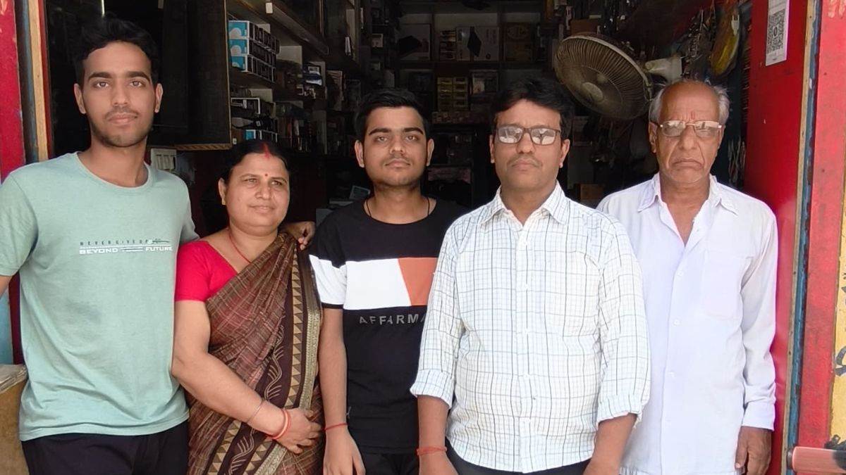 https://www.jagranimages.com/images/newimg/14062025/14_06_2025-neet_2025_23964270.jpg