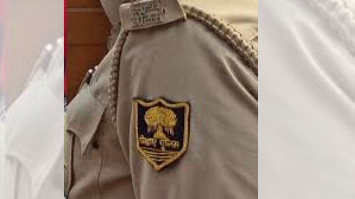 motihari female officer suspended for slapping biker during vehicle check