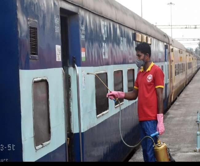 Indian Railways: कोरोना मुक्त सुरक्षित सफर के लिए किया जा रहा रेल डिब्बों में बदलाव