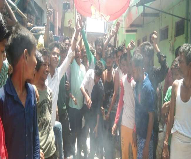 movement of bangle workers started turning violent in firozabad