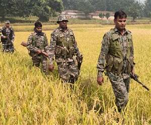 Gumla Jharkhand News, IED Blast विस्फोट की आवाज के बाद ग्रामीण जंगल से बाहर की ओर भागे।